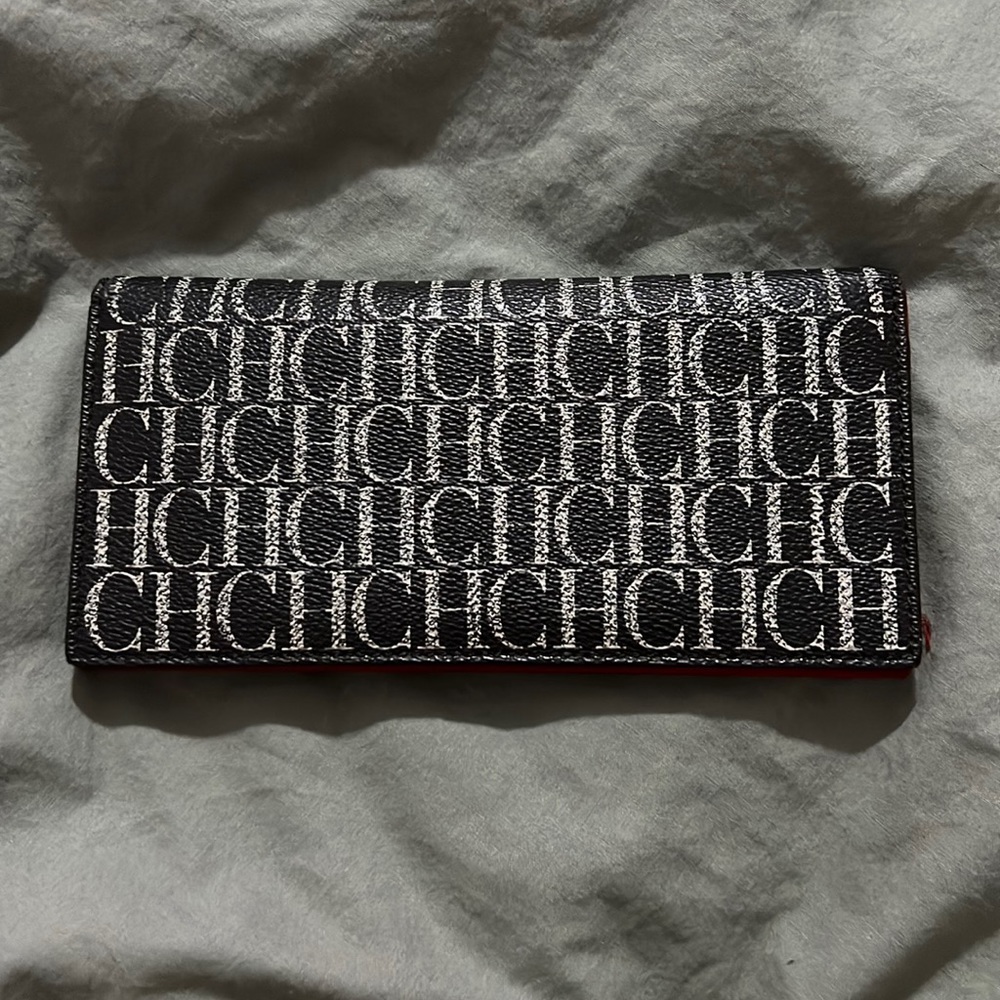 Carolina Herrea Wallet, good conditions (with dust bag)